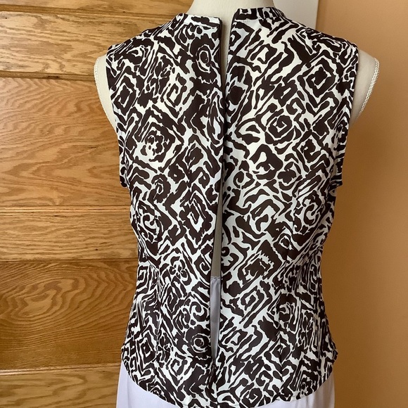 HARVE BENARD Chocolate and Cream Floral Blouse - Picture 6 of 11